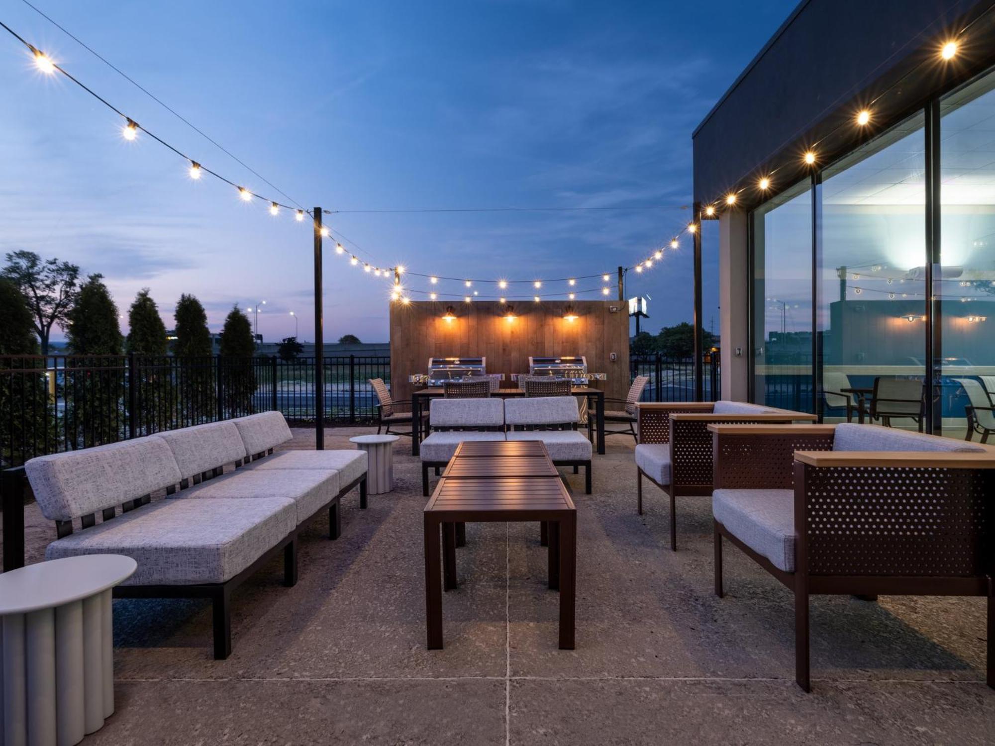 Holiday Inn Chicago O'Hare - Rosemont By Ihg Exterior photo